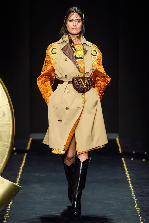 abito eleganti estivi versace 2019|Versace Fall 2019 Ready.